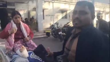 हज़ारीबाग: शेख भिखारी मेडिकल कॉलेज में वार्ड बॉय की कमी, मरीजों को स्ट्रेचर पर परिजन ले जा रहे