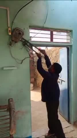 राजाखेड़ा: राजाखेड़ा में विद्युत विभाग की कार्रवाई, बकायादारों के ट्रांसफार्मरों की सप्लाई बंद, बिजली चोरों की भरी गई वीसीआर