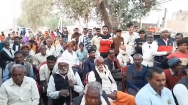 झांसी: राष्ट्रीय लोकदल ने झांसी के मुस्तरा गांव में किसान गोष्ठी का आयोजन किया, किसानों को किया गया सम्मानित