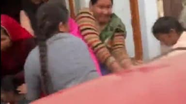 झुंझुनू: मान नगर इलाके में दुकान को लेकर दो पक्षों के बीच हुआ विवाद, मारपीट का वीडियो हुआ वायरल