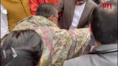 #संसद_का_गुंडा_राहुल_गांधी? फर्रुखाबाद सांसद मुकेश राजपूत जी और उडीसा से सांसद सारंगी जी को धक्का मारकर घायल कर दिया?