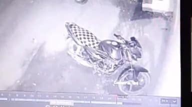 डग: डग कस्बे में निजी फाइनेंस ऑफिस के सामने खड़ी मोटरसाइकल हुई चोरी