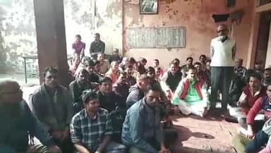 चौधरी चरण सिंह रोडवेज स्टेशन पर वाराणसी कैंट रोडवेज के कर्मियों ने निजीकरण के विरोध में किया धरना प्रदर्शन