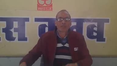 गोरखपुर: गुलरिहा थाना क्षेत्र के फुलवरिया के पीड़ित ने सार्वजनिक सड़क पर कब्जे का आरोप लगाते हुए प्रेस क्लब में की प्रेसवार्ता