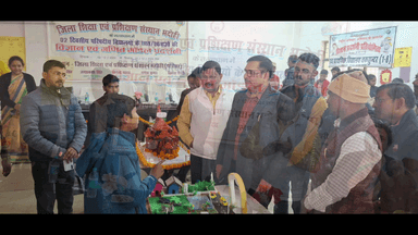 ज्ञानपुर: ज्ञानपुर में विज्ञान एवं गणित मॉडल प्रदर्शनी के विजेताओं को सीडीओ ने प्रमाण पत्र किए वितरित