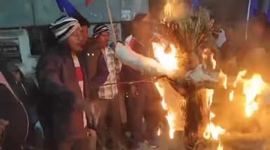 जय मूलनिवासी के नारे के साथ संविधान विरोधी तड़ीपार का किया गया पुतला दहन #MANIPUR #JNU #ROHITHVEMULA #झारखंड #BMP