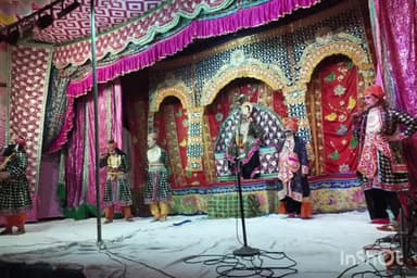 बल्देवगढ़: बल्देवगढ़ हायर सेकेंडरी स्कूल में रासलीला कार्यक्रम, श्रद्धालुओं की भीड़