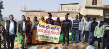 सतबरवा: रबदा और बकोरिया पंचायत क्षेत्र के किसानों को कृषि उपादान वितरित