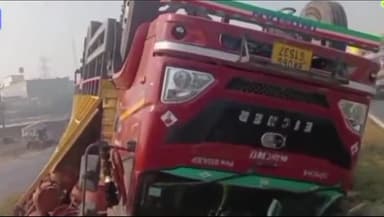 बोचहां: गरहां चौक के पास NH-27 पर रसोई गैस सिलेंडर से भरा ट्रक पलट गया, चालक गंभीर रूप से घायल
