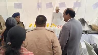 बीकानेर: जिला कलेक्ट्रेट परिसर में केंद्रीय कारागृह के बंदियों द्वारा बनाए गए उत्पादों की प्रदर्शनी लगाई गई