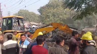 कानपुर: सीसामाउ नाले में गिरकर 5 साल की बच्ची की मौत के बाद नगर निगम ने अतिक्रमण पर चलाया बुलडोजर