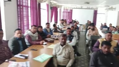 प्रखंड सभागार कक्ष में प्रखंड शिक्षा पदाधिकारी एवम सभी विद्यालयों के प्रधानाध्यापको के साथ अपार आई. कार्ड बनाने हेतु समीक्षा बैठक