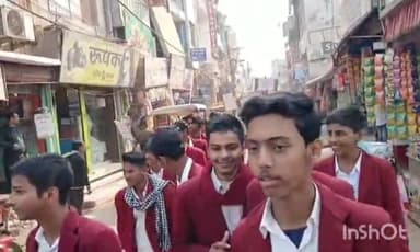 खगड़िया: खगड़िया में बंगलादेश विरोध में स्कूली बच्चों ने बनाई मानव श्रृंखला, नगर भ्रमण किया