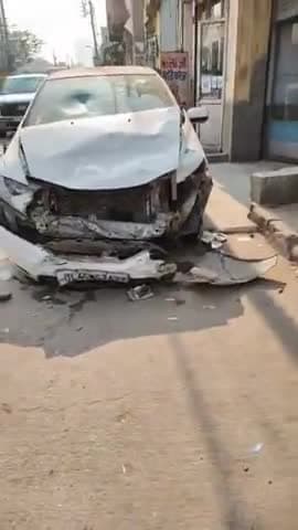 फरीदाबाद (खबर) रेलवे रोड पर हुआं एक्सीडेंट। एक्सिडेंट के बाद झगड़े की भी आशंका।