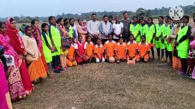 सोनाहातु: सोनाहातू थाना मैदान में महिलाओं ने खेला फुटबॉल