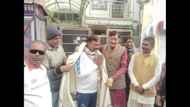 पांकी: केंद्रीय राज्य रक्षा मंत्री संजय सेठ ने पाकी विधायक कुशवाहा डॉक्टर शशी भूषण मेहता को सोल देकर सम्मानित किया