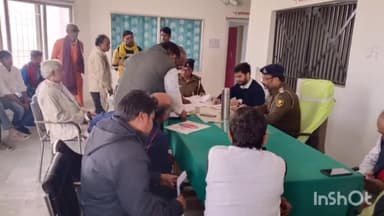 कोचस: कोचस थाना परिसर में शनिवार को बैठक आयोजित की गई, लोगों की समस्याएं बारी-बारी से सुनी गईं