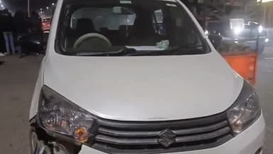 कांके: रांची के जगन्नाथपुर चौक पर कार और बुलेट मोटरसाइकिल की टक्कर