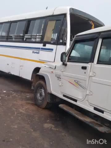 नागौर: गुढ़ा भगवानदास के निकट निजी बस व बोलेरो कैंपर के बीच हुई भिड़ंत, कई लोग हुए घायल