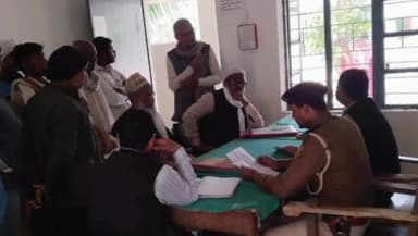 नुआंव: थाने में CO और थाना अध्यक्ष ने संयुक्त रूप से लगाया जनता दरबार, भूमि विवाद की समस्या लेकर पहुंचे फरियादी