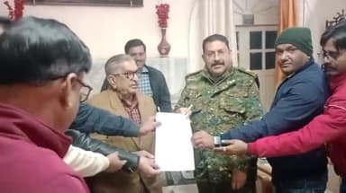 टीकमगढ़: ताल दरवाजा में पत्रकार के साथ अभद्रता करने का मामला, पत्रकारों ने अतिरिक्त पुलिस अधीक्षक को दिया ज्ञापन