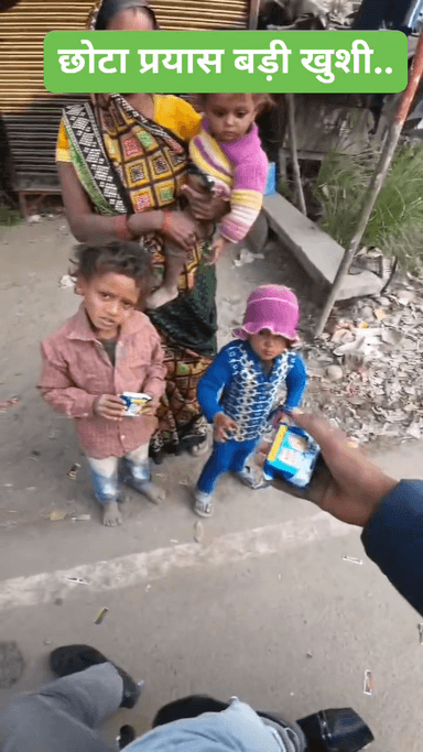 छोटा प्रयास बड़ी खुशी..
200 पैकेट बिस्कुट केबांटे गए..
#trendingreels #social 
#SOCIALHELP #teachers