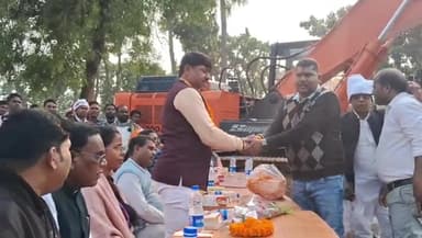 बगोदर: अलगडीहा के जमुनिया नदी बेडवाघाट में विधायक नागेंद्र महतो ने पुल निर्माण कार्य का भूमि पूजन किया