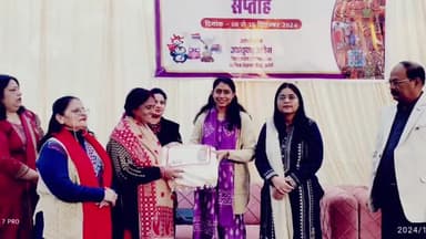 झांसी: जिला उद्योग केन्द्र कार्यालय में हस्तशिल्प प्रदर्शनी का अवलोकन किया, आकांक्षा समिति की अध्यक्षा ने उत्पादों की सराहना की