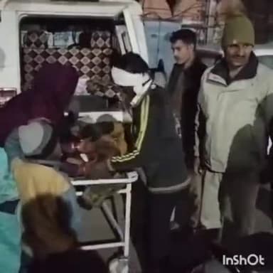 जतारा: झांसी हाईवे पर प्रेमनगर में दो बाइकों की टक्कर, 4 घायल, एक की हालत गंभीर, डायल 100 ने भेजा अस्पताल