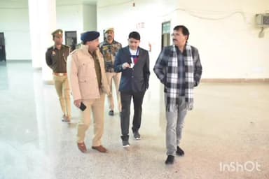उरई: उरई में यूपी पीसीएस प्रारंभिक परीक्षा के लिए डीएम और एसपी ने परीक्षा केंद्रों का किया निरीक्षण, दिए दिशा निर्देश