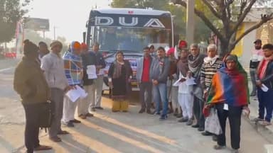 रामगंजमण्डी: मेड़तवाल धर्मशाला में आयोजित निःशुल्क मोतियाबिंद शिविर से 211 मरीजों को 4 बसों से ऑपरेशन के लिए कोटा रवाना किया गया