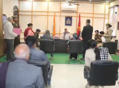 मुरादाबाद: वरिष्ठ पुलिस अधीक्षक ने 2:00 बजे तक जनता की समस्याओं को सुनकर किया निस्तारण