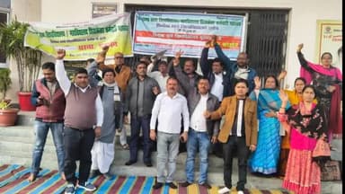 हज़ारीबाग: विभावि में शिक्षकेतर कर्मचारी ACP/MACP जारी रखने की मांग को लेकर अनिश्चितकालीन धरना पर