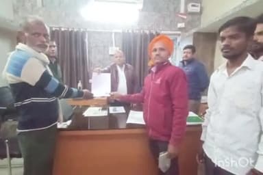 बल्देवगढ़: बल्देवगढ़ बायपास सड़क निर्माण को लेकर विंध्यवासिनी खेरा के दो पक्षों ने तहसीलदार को दिया ज्ञापन