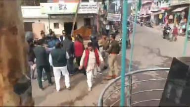 पन्ना: कोतवाली चौराहे पर युवक कांग्रेस ने अमित शाह के खिलाफ किया हल्ला बोल प्रदर्शन, पुलिस ने कार्यकर्ताओं से छीना पुतला