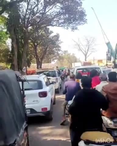 जगदलपुर: गीदम रोड पर BR कोल्ड स्टोरेज के पास लगा लंबा जाम व घंटों फंसे रहे लोग, ट्रैफिक पुलिस ने कड़ी मशक्कत के बाद खोला जाम