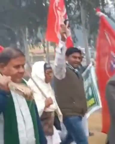जगाधरी: एमपी के बयान पर मोदी सरकार का पुतला फूंका, लघु सचिवालय पर किसान यूनियन का विरोध प्रदर्शन