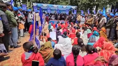 हरदोई: बसपा कार्यकर्ताओं ने गृहमंत्री के खिलाफ किया प्रदर्शन, कलेक्ट्रेट में महामहिम को संबोधित ज्ञापन सिटी मजिस्ट्रेट को सौंपा