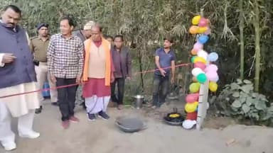 कुरसाकांटा: कुर्साकांटा प्रखंड के हरिरा में मनरेगा योजना से सड़क निर्माण कार्य का विधायक और मुखिया ने किया शिलान्यास