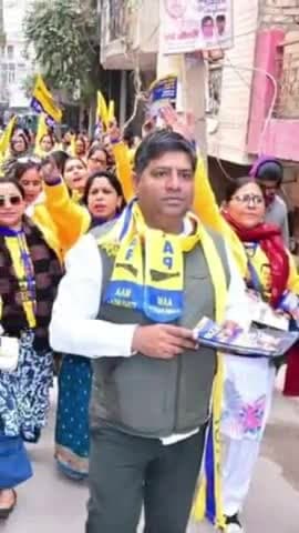 कालकाजी: संगम विहार में महिला सम्मान योजना के बारे में जागरूक करने के लिए आप विधायक ने निकाली पदयात्रा