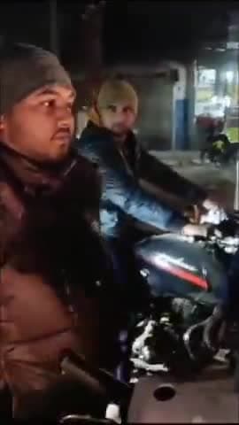 मेरठ: लिसाडी गेट थाना क्षेत्र के लिसाडी रोड पर नशे में धूत शराबी ने मचाया हुड़दंग, रोड पर लगा जाम