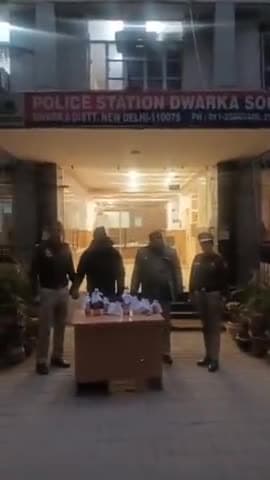 द्वारका: द्वारका साउथ से 2544 क्वार्टर अवैध शराब के साथ एक तस्कर को पुलिस ने किया गिरफ्तार, मामला दर्ज