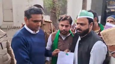 मुरादाबाद: AIMIM के कार्यकर्ताओं ने मुरादाबाद जिला कलेक्ट्रेट में गृहमंत्री अमित शाह के खिलाफ किया प्रदर्शन, की इस्तीफे की मांग