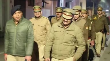 मुरादाबाद: क्षेत्राधिकार कटघर ने अपराध एवं अपराधियों पर नियंत्रण के लिए गलशहीद स्थित रोडवेज बस अड्डे के पास किया फ्लैग मार्च