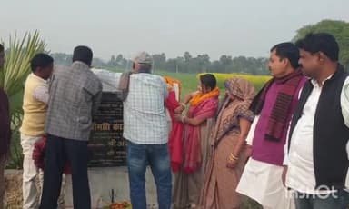 खगड़िया: बेला सिमरी पंचायत के वार्ड संख्या 6 में प्रखंड प्रमुख काजल कुमारी ने पीसीसी सड़क का उद्घाटन किया