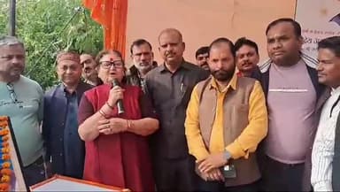 कानपुर: अटल घाट पर महापौर ने धूमधाम से मनाई पूर्व प्रधानमंत्री अटल बिहारी वाजपेयी की जयंती