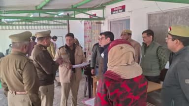 अमरोहा: रिजर्व पुलिस लाइन में एसपी ने उत्तर प्रदेश पुलिस आरक्षी सीधी भर्ती 2023 में अभ्यर्थियों के अभिलेखों की समीक्षा की