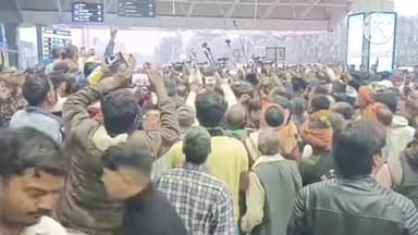 सोनाहातु: रांची हवाई अड्डे पर भाजपा कार्यकर्ताओं ने पूर्व मुख्यमंत्री रघुवर दास का किया स्वागत, राजनीतिक वापसी पर