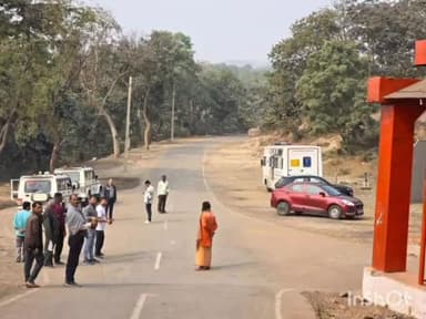 सिंगरौली: एनसीएल के झिंगुरदा क्षेत्र ने हनुमान मंदिर परिसर में स्वच्छता अभियान शुरू किया, कर्मचारियों ने की सफाई