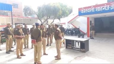 शाहगंज: शाहगज कोतवाली का निरीक्षण पुलिस अधीक्षक ने किया